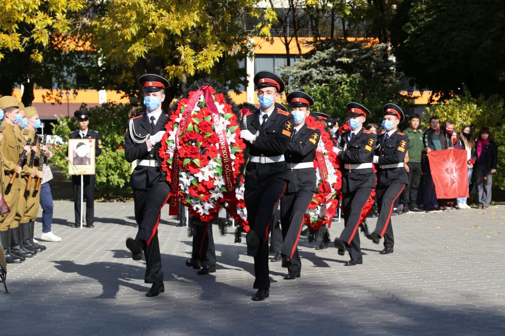 В Братском саду г.Астрахани состоялось патриотическое мероприятие "Мы помним подвиг солдата", посвященное 79 годовщине третьего формирования 28-ой Армии на территории Астрахани